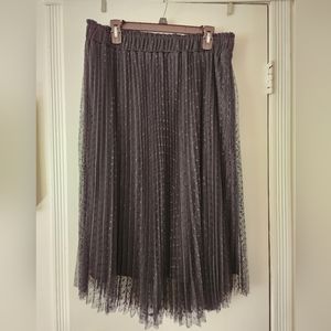 1X black polka dot skirt